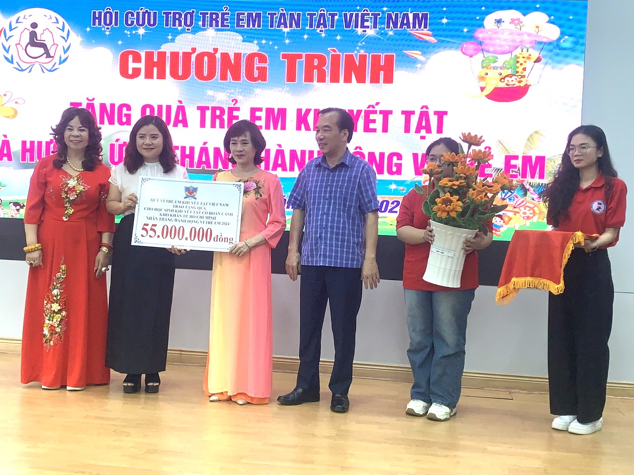 Chị Diệp Nhận Tiền