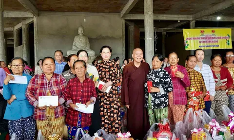 Chuyến xe nghĩa tình vùng biên Kiên Giang