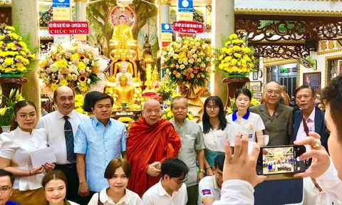 Trao 70 suất học bổng, trị giá 70 triệu đồng cho học sinh khuyết tật, học sinh nghèo nhân Lễ hội Tết cổ truyền Campuchia – Lào – Thái Lan năm 2026