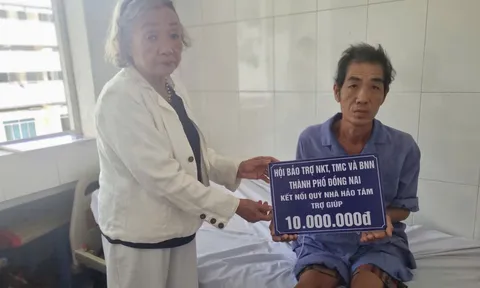 Chương trình "Kết nối Ngoại tuyến" hỗ trợ 22 triệu đồng cho bệnh nhân nghèo bị đột quỵ