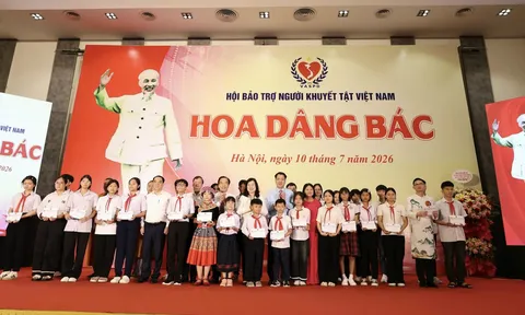 ĐÀI HOA NHÂN ÁI DÂNG BÁC