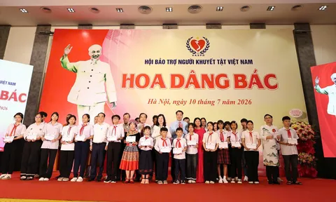 Video "Ước mơ của em" rất đổi bình dị nhưng có thể thay đổi tương lai của 3 em nhỏ tham dự Chương trình "Hoa Dâng Bác".