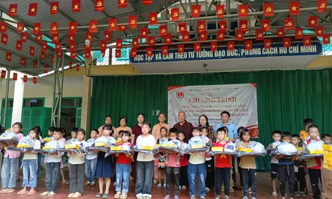Lan tỏa yêu thương đến học sinh và người nghèo vùng cao Điện Biên