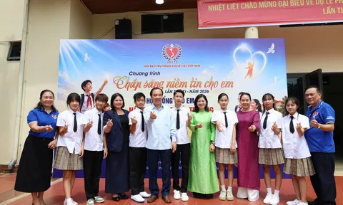 16 tấm gương trẻ mồ côi, trẻ khuyết tật vượt khó vươn lên trong học tập.
