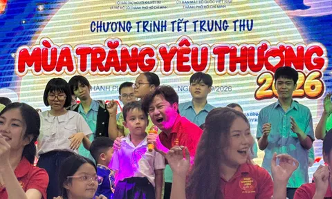 Mang Trung thu đến với những tuổi thơ còn nhiều thiệt thòi