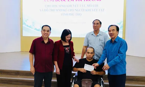 Trao cơ hội để người khuyết tật tự tin vươn lên.