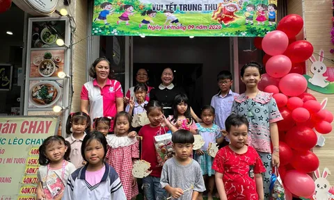 Trao 300 phần quà Trung thu đến trẻ em, lan tỏa yêu thương và sẻ chia.