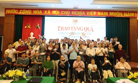Trao yêu thương, gửi trọn niềm vui mùa Trung thu.