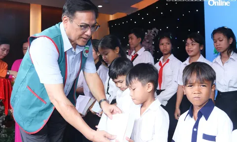  Khánh Hòa: Gần 1 tỷ đồng chăm lo cho trẻ khuyết tật, trẻ mồ côi, trẻ có hoàn cảnh khó khăn- Lan tỏa Chương trình "Thắp sáng niềm tin cho em"